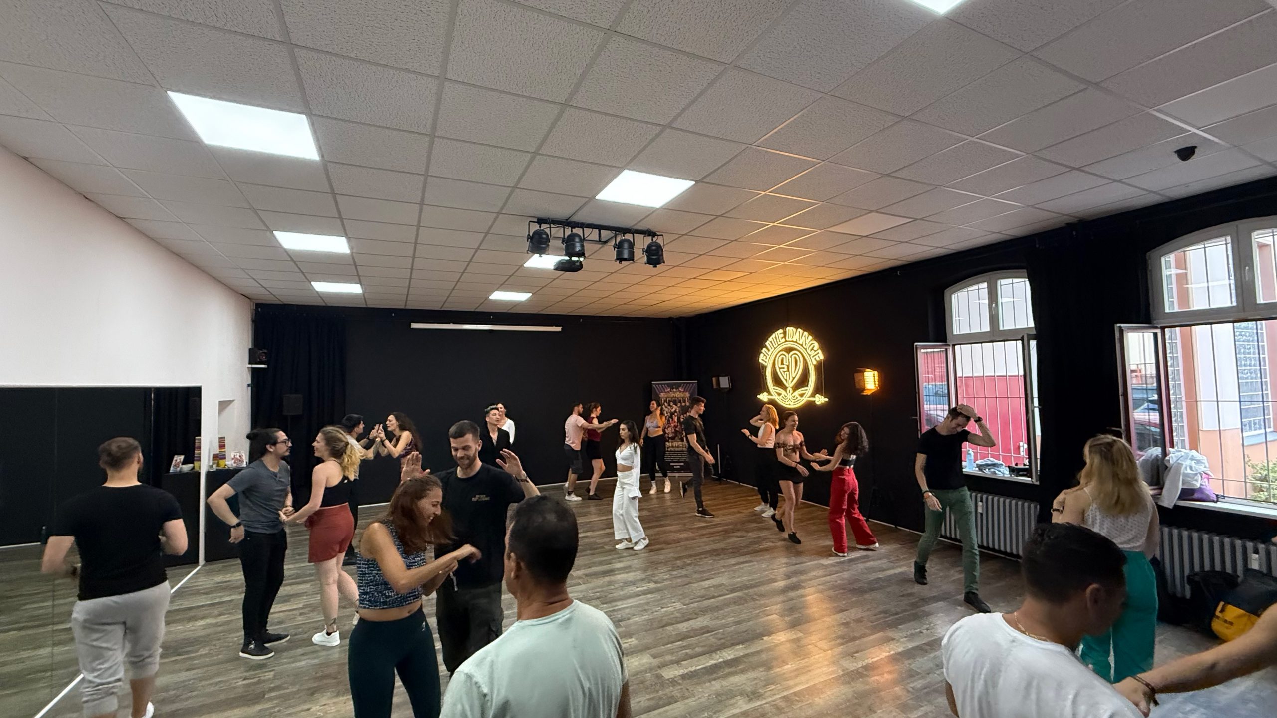 Fortschritt und Energie bei Elite Dance Studio